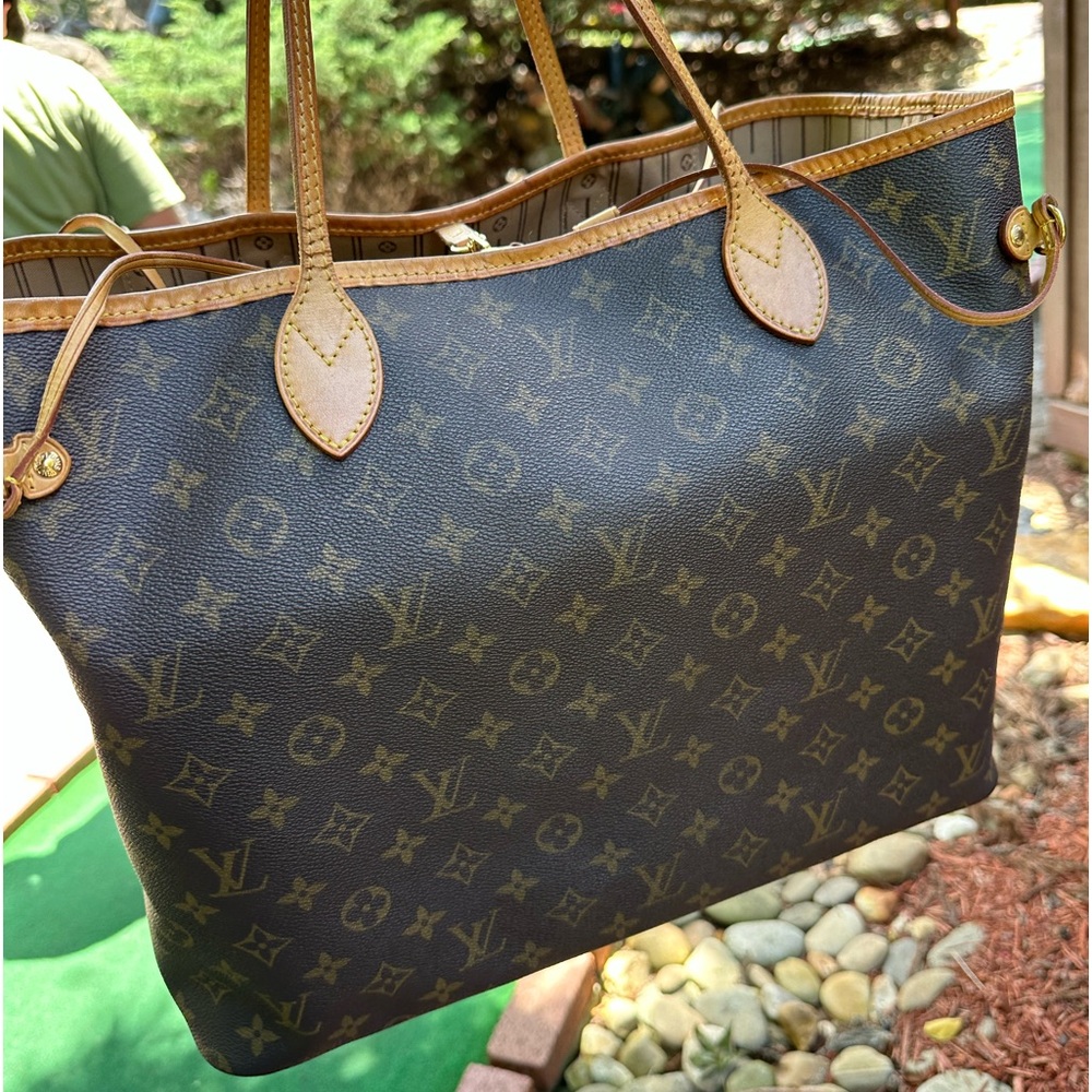 Louis Vuitton Monogram Neverfull Tote MM